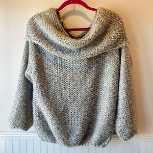 Debut - Chunky knit open shoulder sweater! -S